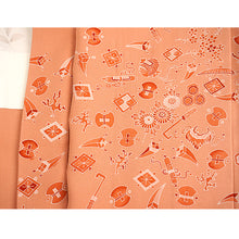 將圖片載入圖庫檢視器 Vintage Haori Kimono Jacket Silk, Dusty Pink base, Lucky Treasure Symbols

