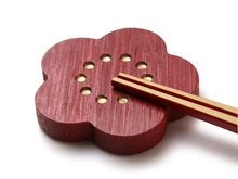 画像をギャラリービューアに読み込む, Japanese Bamboo Craft: Chopstick Rest ,Plum Blossom Red
