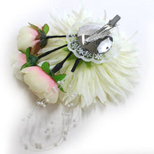 將圖片載入圖庫檢視器 Corsage Hair Accessories Clip  for Japanese Traditional Clothes   - White Gerbera and Rose Clip Pin approx. 18cm ×12cm
