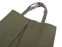 將圖片載入圖庫檢視器 Tote bag, olive green, one point embroidery, camellia of post office, Misuzu song
