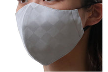 將圖片載入圖庫檢視器 IROHIKARI Silk 3D Face Mask - Gray
