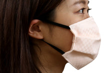 Load image into Gallery viewer, IRODORI Silk Pleats Face Mask - Light Pink

