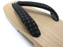画像をギャラリービューアに読み込む, Men&#39;s Paulownia Geta (Japanese Sandals) for Japanese Traditional Kimono/Yukata:Clogs White Wooden Platform Gray Plaid strap
