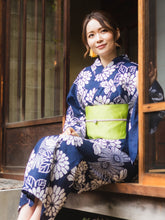 画像をギャラリービューアに読み込む, Women&#39;s Cotton Yukata Robe: Japanese Traditional Clothes - Deep Navy chrysanthemum
