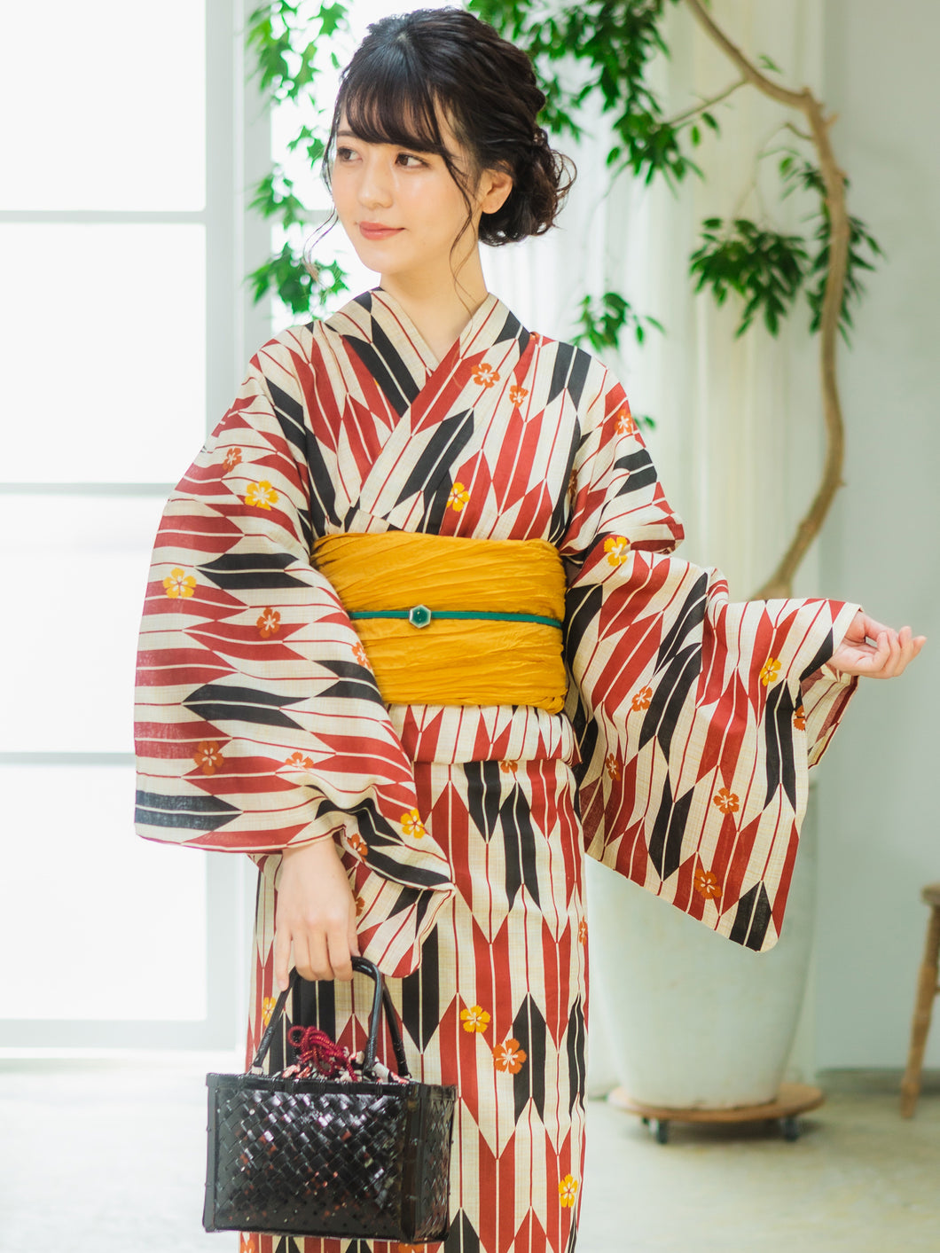 Women's Hemp Cotton Yukata : Japanese Traditional Clothes - Ivory Red Yagasuri Arrows