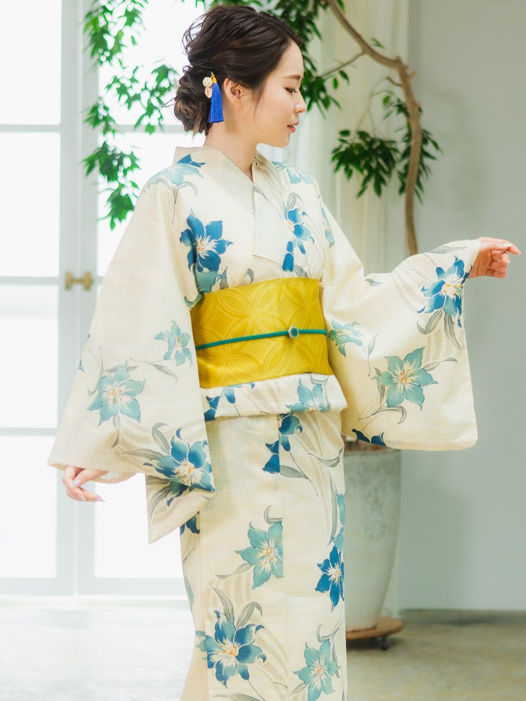 Women's Hemp Cotton Yukata : Japanese Traditional Clothes - Ivory Lily