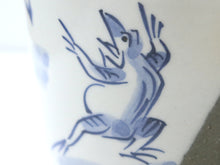 將圖片載入圖庫檢視器 Kiyomizu Yaki Pottery Mug - Frogs Rabbits Sumo 
