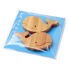 画像をギャラリービューアに読み込む, Japanese Bamboo Craft: Animal Magnet Whale
