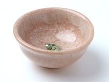 画像をギャラリービューアに読み込む, Kyoto Kiyomizu Ware Sake Cup - Pink, Frog
