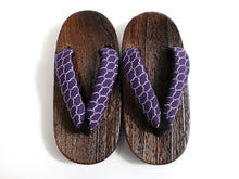 Load image into Gallery viewer, Kid&#39;s Wooden Geta (Japanese Sandals) for Japanese Traditional Kimono/Yukata:16-17cm Amime Net Violet
