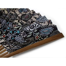 画像をギャラリービューアに読み込む, Kyo Sensu :Japanese Traditional Folding Fan and Cover Set - Gray Beige Paisley Pattern
