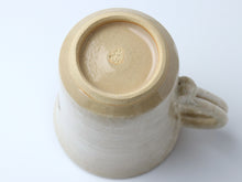 將圖片載入圖庫檢視器 Kyoto Kiyomizu Ware - Mug Ivory Sakura &amp; Autumn Leaves
