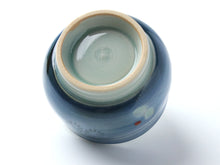 画像をギャラリービューアに読み込む, Kyoto Kiyomizu Ware Sake Cup - Celadon Arabesque 
